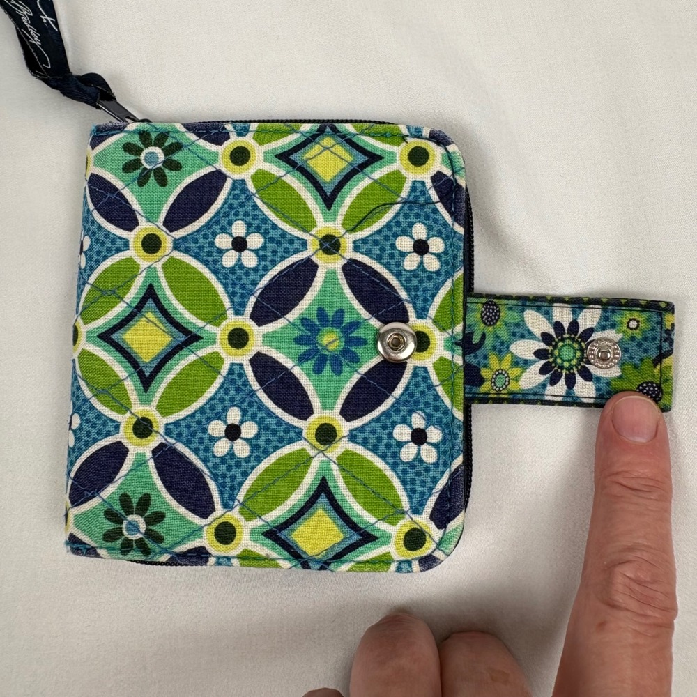 Vera Bradley Bifold Wallet Blue Green Daisy Daisy Quilted‎ Floral Coin Pocket - Picture 2 of 10